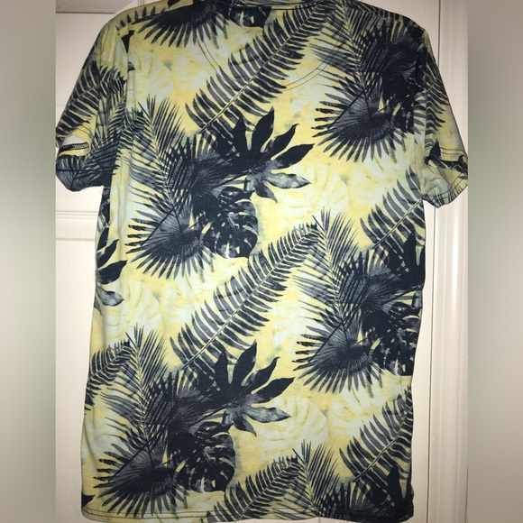 Hollistor t-shirt.  Size small - Picture 4 of 5